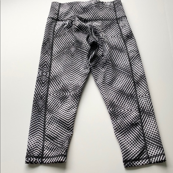 Women’s athletic workout capris - Picture 5 of 5